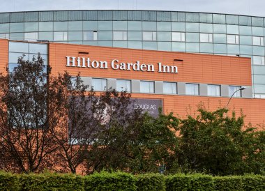 Hilton Garden Oteli 'nin ön cephesinde. Rzeszw 