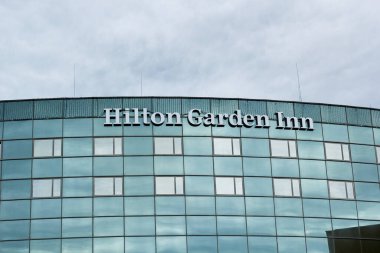 Hilton Garden Oteli 'nin ön cephesinde. Rzeszw 