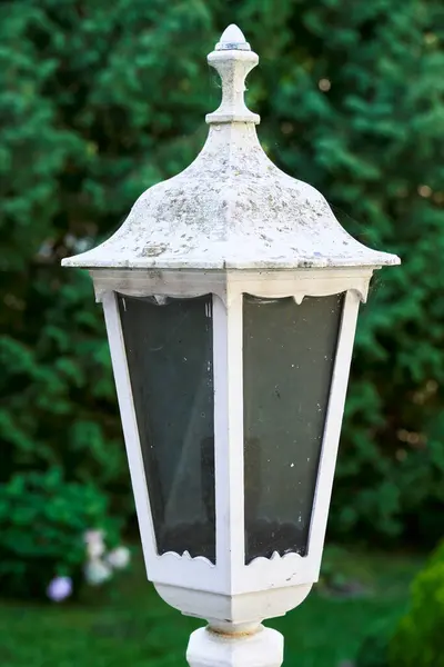 Klasik Ev Dekorasyonu ve Bahçe Aydınlatma Açık Hava Işığı. Cam Panelli Zarif Beyaz Fener: Yollar ve Patiolar için Sonsuz Açık Hava Aydınlatma Aletleri