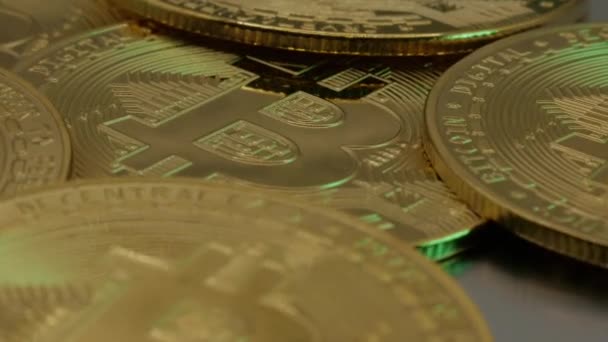 Crypto Νόμισμα Πολλά Bitcoin Χρυσό Νόμισμα Τεχνολογία Blockchain Εξόρυξη Bitcoin — Αρχείο Βίντεο
