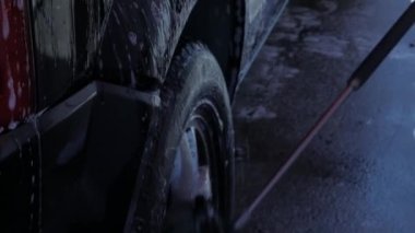 Araba yıkama tekerleği, araba lastiği temizleme su spreyi.