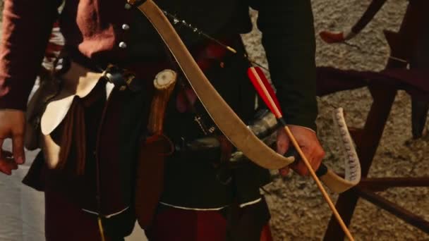 Historische Mittelalterliche Europäische Reenactment Rahmen Des Gurtes Und Bogenschützen Ausrüstung — Stockvideo