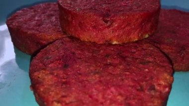 İki pancar kökü burger, ete alternatifler. Sebze veya vejetaryen burger.