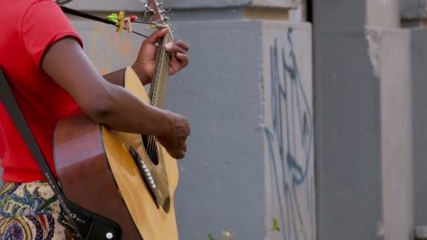 Cagliari Sardinya Talya Aug 2023 Siyah Kadın Sokak Sanatçısı Bir — Stok video