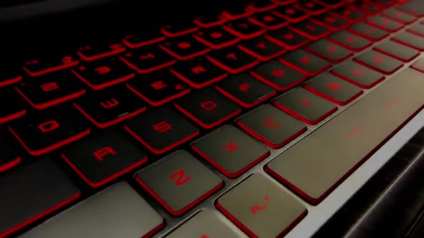 Närbild Ett Dataspel Tangentbord Med Rött Led Ljus — Stockvideo