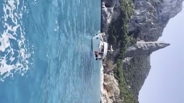 Vertikální Video Průzračná Modrá Voda Středozemním Mořském Zálivu Sardinii Baunei — Stock video