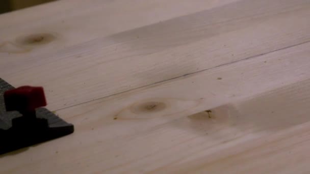 Close Shot Circular Saw Cutting Wooden Plank Construction Work — Stock Video