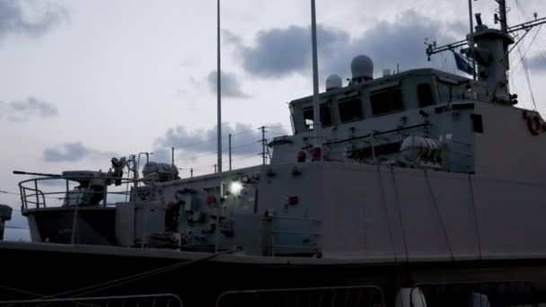 Επισκόπηση Πολεμικού Πλοίου Στον Λιμένα Στρατιωτικού Πλοίου Για Στρατηγικές Υλικοτεχνικές — Αρχείο Βίντεο