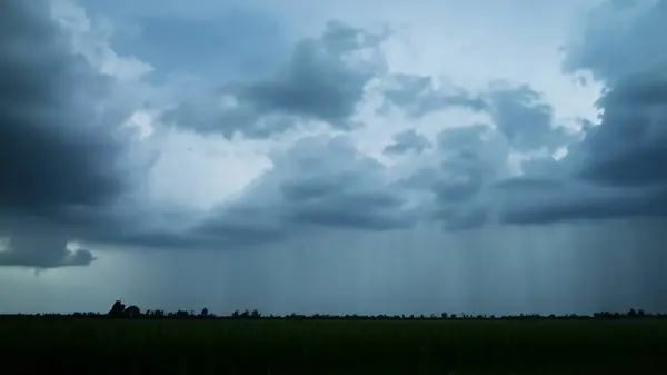 Deszcz Chmury Czarne Niebo Teksturowane Tło Panoramiczny Strzał Chmur Deszczu — Zdjęcie stockowe
