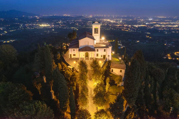 Vista Aérea Bela Igreja Durante Amanhecer Montevecchia Lombardia Itália Foto — Fotografia de Stock