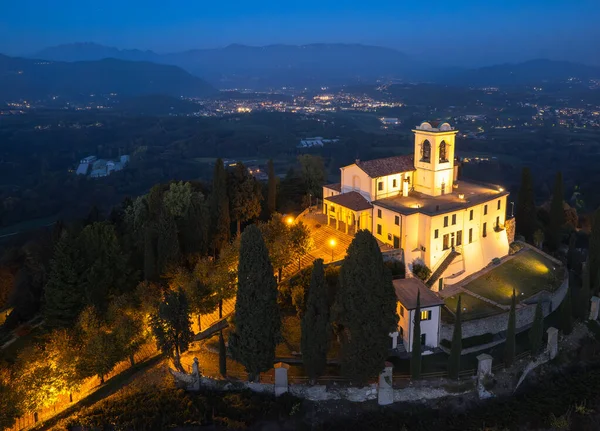 Luftaufnahme Der Schönen Kirche Der Morgendämmerung Montevecchia Lombardei Italien Hochwertiges — Stockfoto