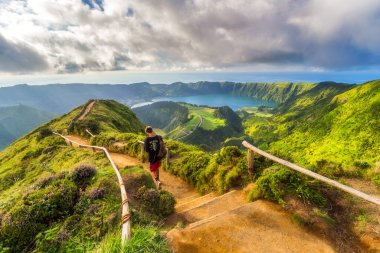 Miradouro da Grota do Inferno bakış açısı yakınlarındaki Sete Cidades manzarası, Sao Miguel Adası, Azores, Portekiz. 