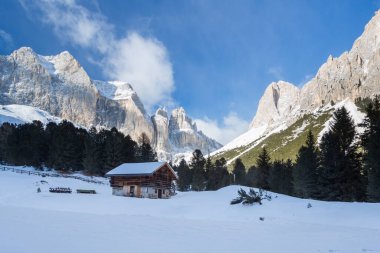 Canazei, val di fassa, dolomiti, alpes, İtalya. 