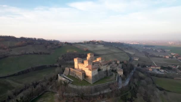 トルキアラ城のパノラマビューを渡る軌道 パルマ イタリア フルHd映像 — ストック動画