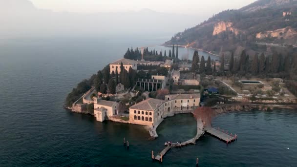 Punta San Vigilio Üzerinde Yörünge Hava Manzarası Garda Gölü Verona — Stok video