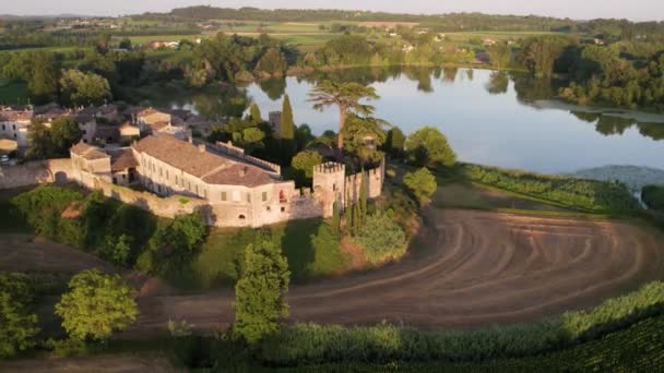 Luftaufnahme Des Dorfes Castellaro Lagusello Mit Herzförmigem See Lombardei Italien Videoclip