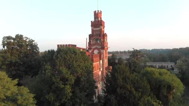 ベルガモ ロンバルディア イタリアの近くの歴史的な工業都市クレスピDaddaの城の航空映像 ロイヤリティフリーストック映像