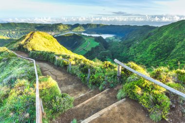 Miradouro da Grota do Inferno bakış açısı yakınlarındaki Sete Cidades manzarası, Sao Miguel Adası, Azores, Portekiz. 