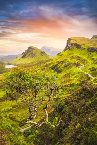 Malownicze Pionowe Widoki Góry Quiraing Wyspie Skye Szkockie Wyżyny Wielka Zdjęcia Stockowe bez tantiem