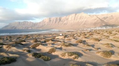 Playa de Famara Sahili, Caleta de Famara, Las Palmas, Lanzarote, Kanarya Adaları, İspanya, Atlantik, Avrupa. 