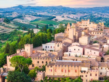 Toskana 'nın ortaçağ köyü Certaldo Alto, Siena Eyaleti, Tuscany, İtalya. 