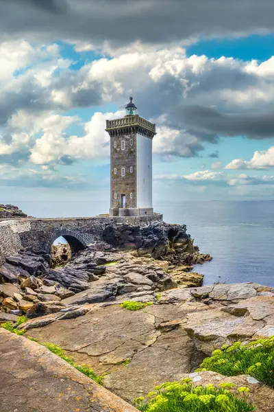 Kermorvan deniz feneri Le Conquet limanı, Britanny, Fransa. 
