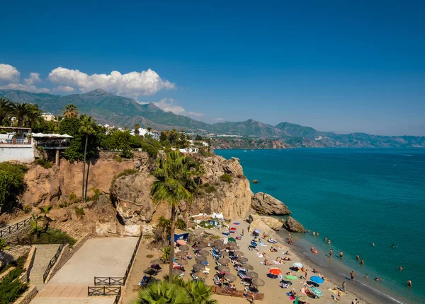 İspanya 'daki Nerja' nın güzel plajının havadan manzarası.