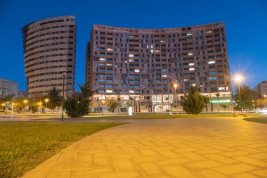 Teatino 'daki mimari ve caddelerin gece görüşü