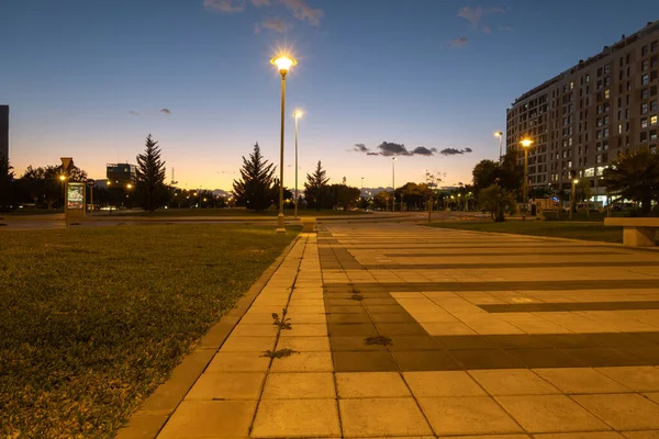 ティアティノスの建築と通りの夜景 — ストック写真