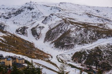 Sierra Nevada, Granada, Endülüs 'ün karla kaplı dağları