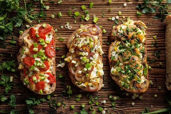 Sandwiches Scrambled Eggs Various Vegetables Sprinkled Fresh Herbs Wooden Table — Stock Photo, Image