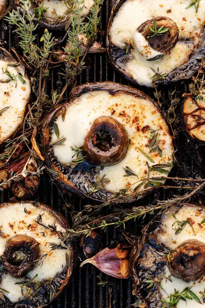 Grilled Portobello Mushrooms Melted Mozzarella Cheese Herbs Cast Iron Grill — Stock Photo, Image