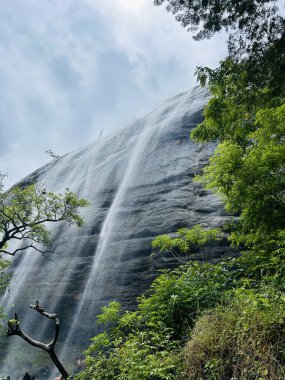 Dağdaki Güzel Şelaleler - Hindistan