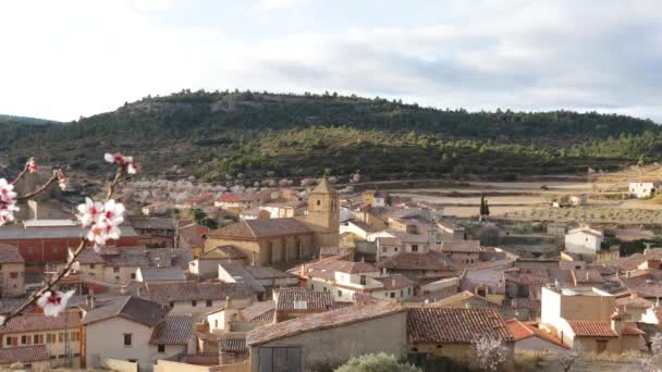 美丽的小村庄 在Aragon Teruel Spain 在春天看到的 — 图库视频影像