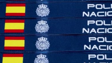 09-11-2022, Teruel, İspanya, İspanyol ulusal polisinin logosu, yatay izleme çekimi