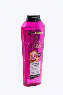 Schwarzkopf Parıltısı Yüksek Uzunluk Koruma Şampuanı. 04.12.2024 Varşova. Polonya