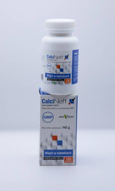 Beslenme takviyesi. Kalsiyum tabletleri. Kalsiyum karbonat 1000 mg. GMP standardında üretilmiş. Yüzde yüz vejetaryen. 04.12.2024 Varşova, Polonya