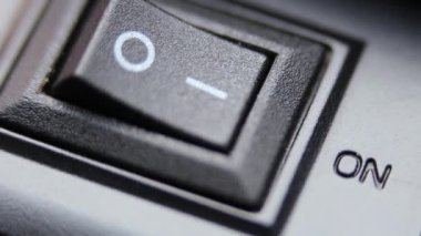 Makro çekimde parmak kapatma düğmesine bas