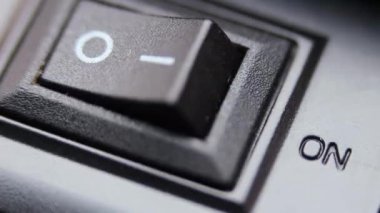 Makro çekimde parmak kapatma düğmesine bas