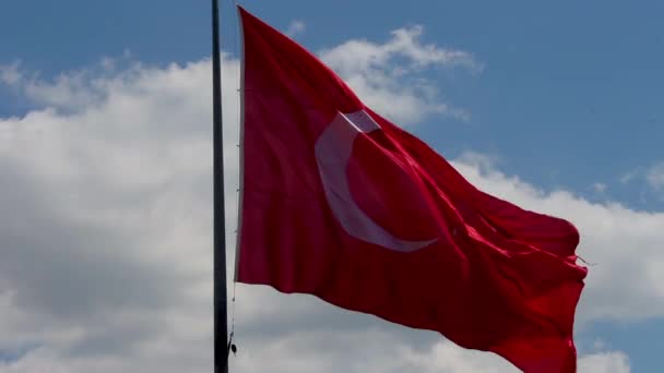 Turkse Vlag Met Blauwe Lucht Wolken — Stockvideo