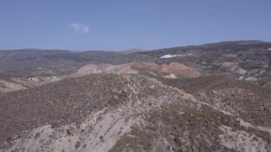 İspanya 'nın güneyinde Ugijar' da çorak topraklar var, vadiler var, dağlık bir alan, çalılar var.