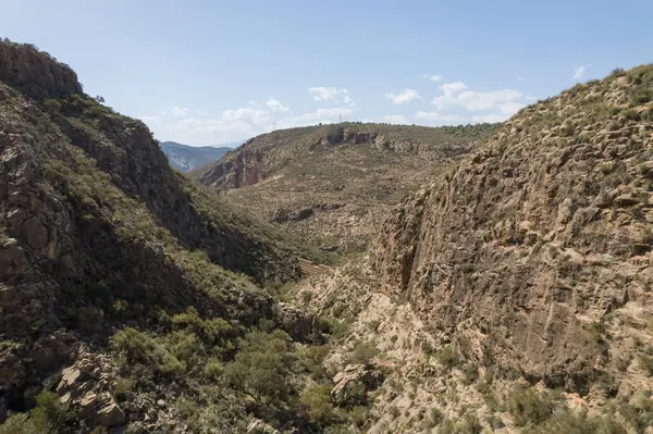 Απόκρημνο Έδαφος Ένα Βουνό Στα Νότια Της Ισπανίας Υπάρχουν Πέτρινοι — Φωτογραφία Αρχείου