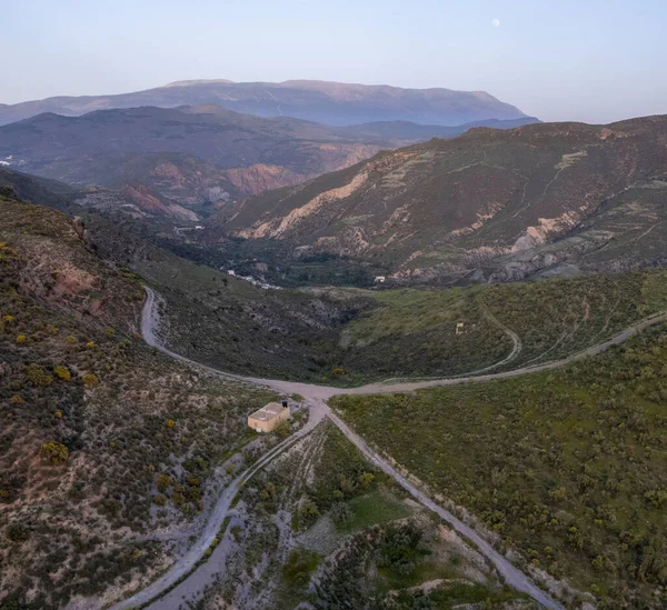 Área Montanhosa Sul Espanha Várias Estradas Terra Uma Fazenda Vegetação — Fotografia de Stock