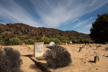 Güney Afrika 'daki Cederberg' de isimsiz mezarları olan eski bir mezarlık.