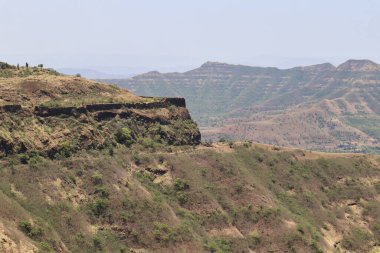 Sinhagad, Pune 'daki Sinhagad Kalesi' nin etrafını keşfeden antik bir tepe kalesidir.