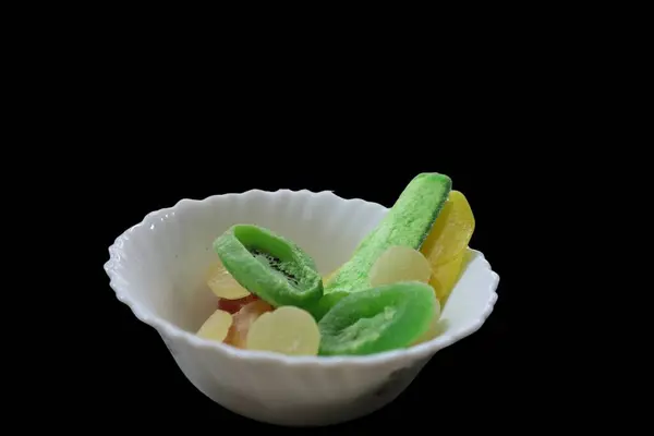 Kurutulmuş zencefilli kavun, zencefil, greyfurt, kivi, baharat, kivi, limon, mango, papaya, ananas, tatlı, atıştırmalık, tropikal, ekşi, egzotik, tat, lezzet, lezzetli, doğal, sağlıklı. Şekerli, baharatlı meyve.