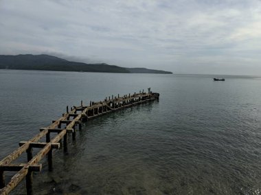 Port Blair, Andaman ve Nicobar Adaları 'ndaki müzede sergilenen küçük ölçekli hücresel Kala Pani modeli. Merkezi kuleden yayılan birden fazla kanadı olan eşsiz deniz yıldızı benzeri yapıları gösteriyor..