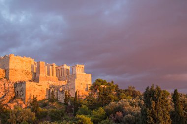 Yunanistan 'ın Atina kentindeki Akropolis ve Echtheion manzarası çok güzel