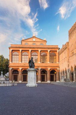 İtalya, Rimini 'deki Piazza Cavour' un güzel manzarası