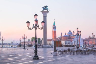 İtalya, Venedik 'teki San Marco Meydanı' ndaki St. Mark 'ın güzel manzarası.